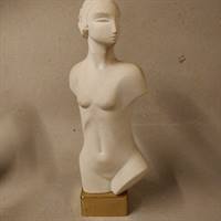 hvid kvinde torso messing sokkel kunst marbell gammel skulptur stone art